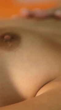 Une Tchèque aux gros seins naturels baise sensuellement avec son copain
