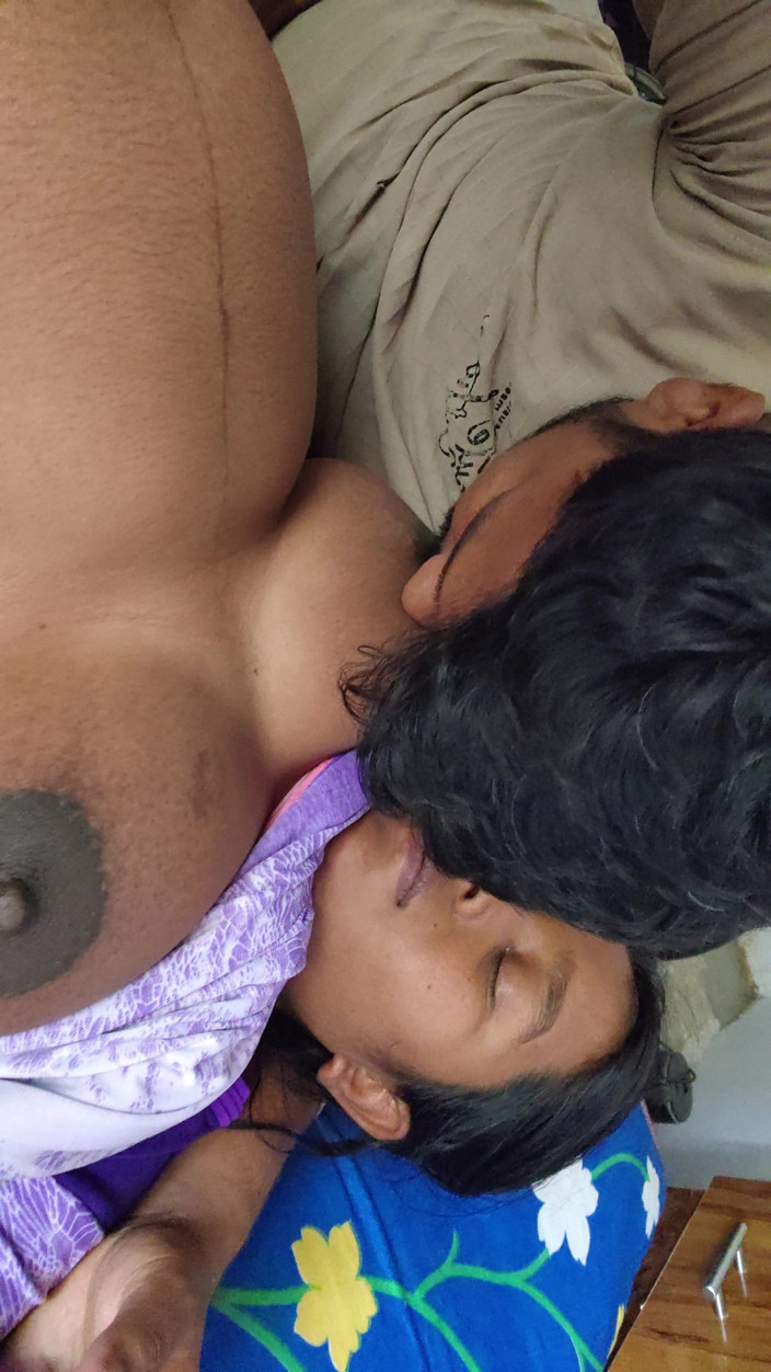 Premi pooja: Pregnancy Mein Bhabhi Ki Boobs Mein Bahot Khujli Ho Rahi...