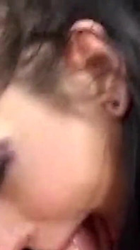 Si rambut coklat miang dalam seks bertiga liar dengan oral sengit dan kongkek