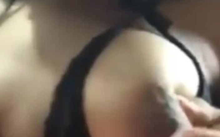 Sofixxx: Ma femme mature accepte un appel vidéo avec moi et...