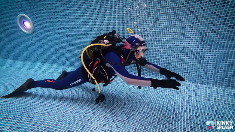 UKCuteGirl Lucy Lauren: Scuba Retreat ตอน 2: Fin Hover และปัญหาในการฝึกเรือน