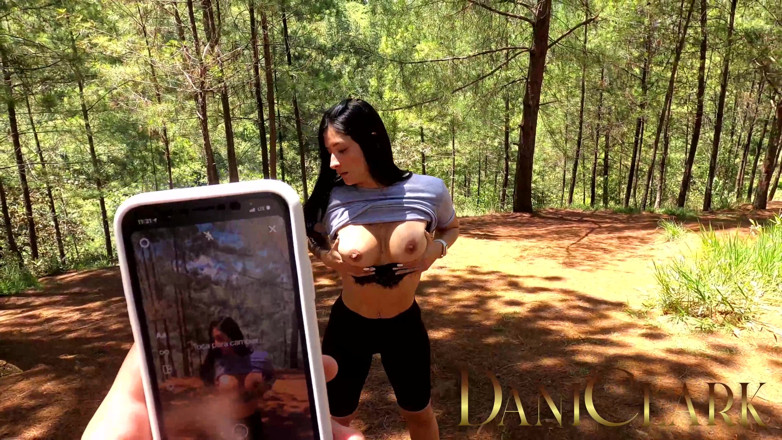 DaniClark: 我女友在森林里的