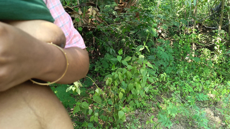 Apple baby: Uniform-college-mädchen im freien