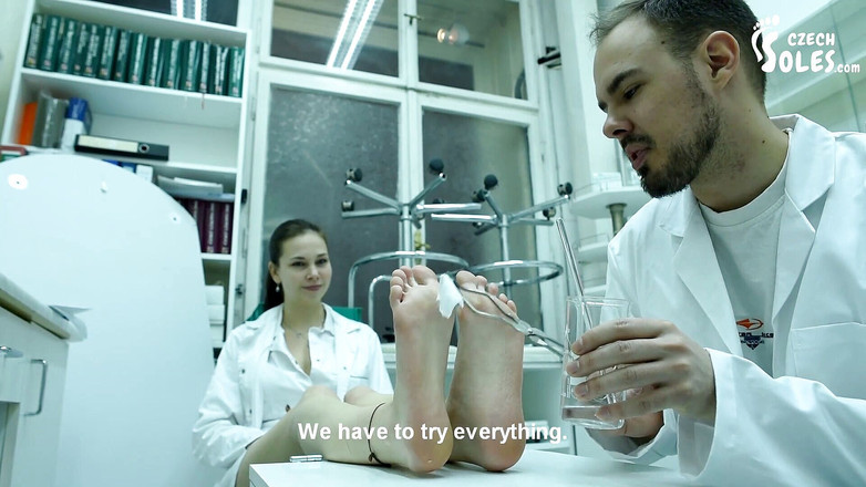Czech Soles - foot fetish content: Penyelidikan makmal serum anti-bau untuk kakinya yang benar-benar busuk