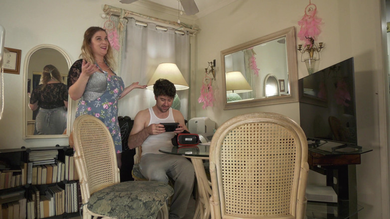 Erin Electra: Bastidores: enteado faz sexo enquanto assiste VR Porn