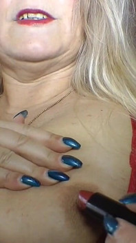 Trucco labbra e pisciare arrapate