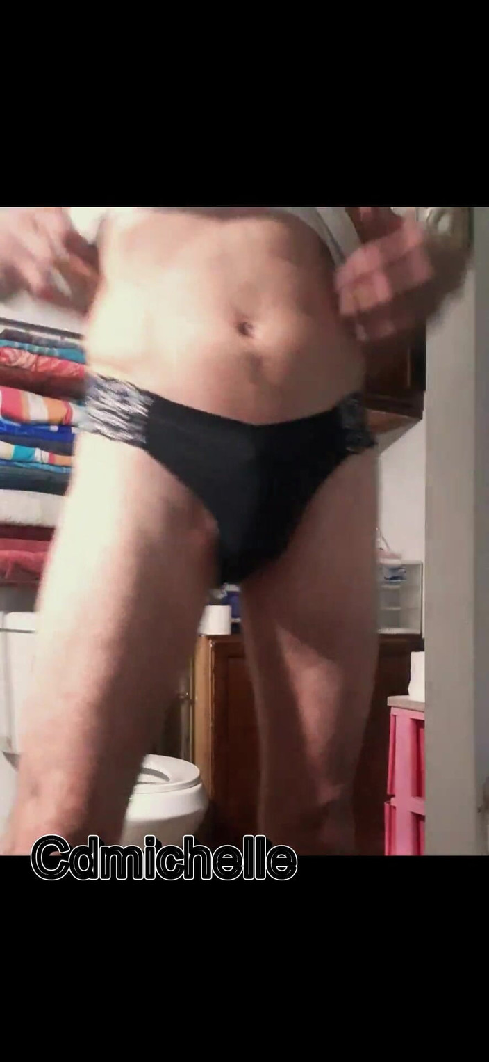 Cd Michelle lingerie: Crossdresser Cdmichell purtând chiloți negri