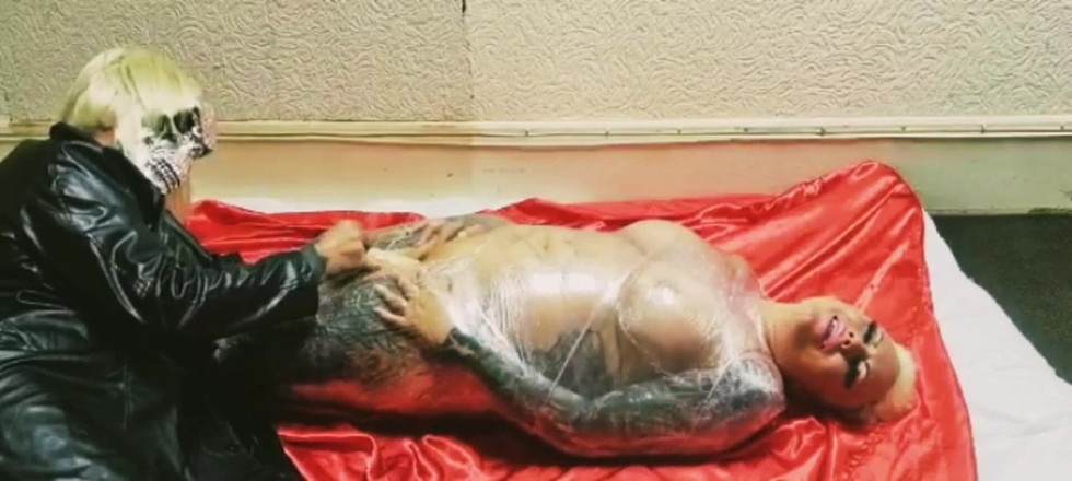 Riouksexy: Krom kafatası yapış yapış mumyalama