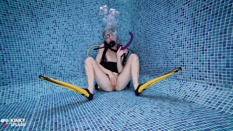 UKCuteGirl Lucy Lauren: Podwodny dildo jebanie w Scuba Gear