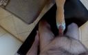 Mature cunt: Извращенная милфа сделала дрочку обувью в видео от первого лица