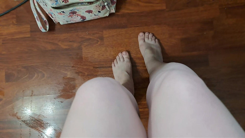 Lady Inari: Menunggang di atas kerusi di atas lantai sabun yang direndam