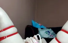 Petite tonåring och en rosa vibrator