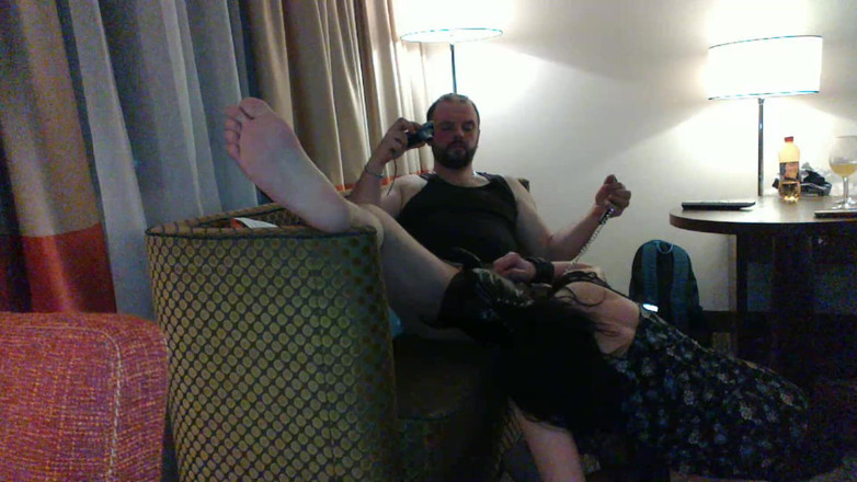 Toilet Mommy: Дружина відсмоктує в незнайомця в мотелі