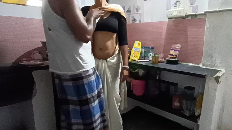 Inba: Une femme au foyer du sud de l’Inde baise la...