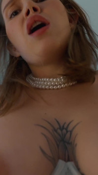 Sudut pandangan pertama Kisscat membangunkan awak untuk blowjow bermain cowgirl menunggang dan pancutan muka berganda dengan creampie