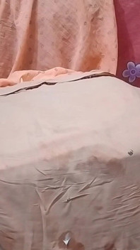보지 털이 완전히 누드 이웃 바비를 제거