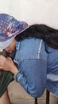 Chica universitaria casada engaña al prometido, tiene un romance caliente con su novio en hindi