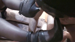 Foot Girls: Otrok musí lízat boty paní