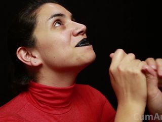 TheArtOfCum: Cfnm - kırmızı kaplumbağa yakalı, siyah dudaklar - elle muamele + ağzına boşalma +...
