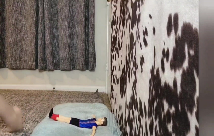 Julia Ryan: 锻炼放屁