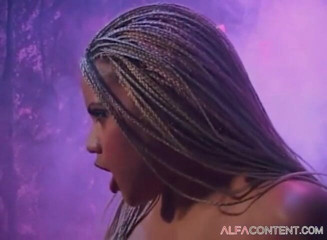 Ebony Ladies: Ebony babe with dreads fingering her twat