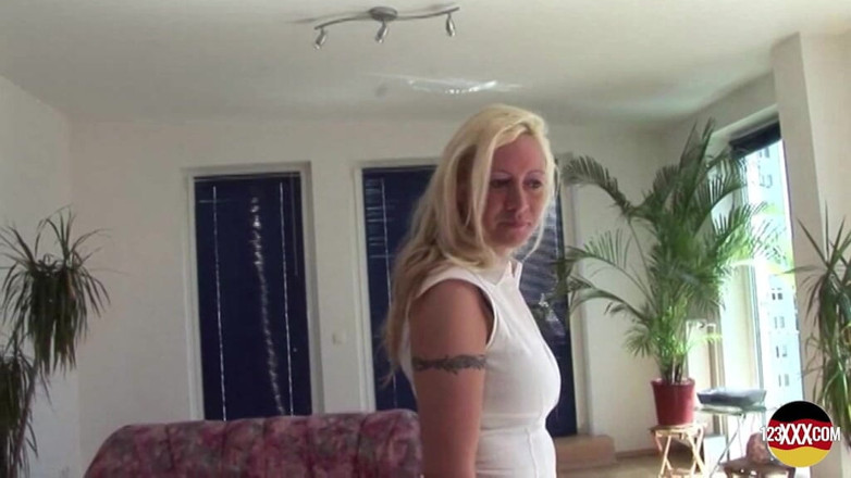 123XXX - 100% Amateurs: Yüksek topuklu büyük memeli sarışın orta yaşlı seksi kadın vibratör...