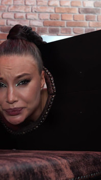 Przykuta Monika Fox została anal zerżnięta przez huntsmana Po maszynie do pieprzenia!