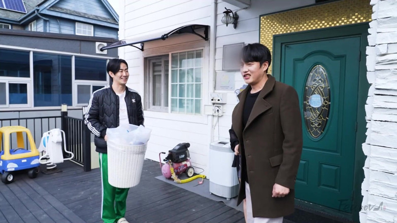 Fewoovcom: Dacă ești un bărbat căsătorit, e în regulă să fii o...