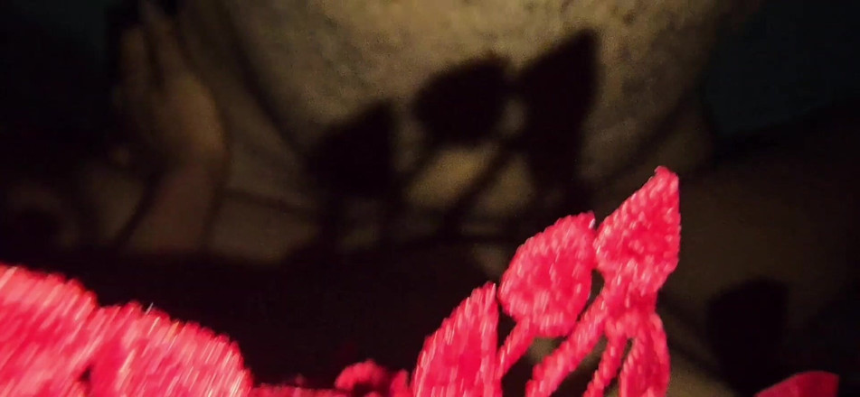 SafeRosebush8: Dedilhando minha namorada Vegina e muita buceta saiu