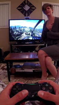 Ps4 oynarken yarağını emiyor