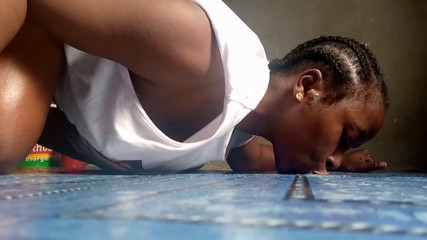 Thumbnail of African Isabella Loves Pee-games