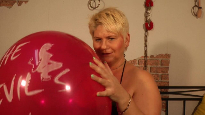 Anna Devot: Annadevot - bright red balloon