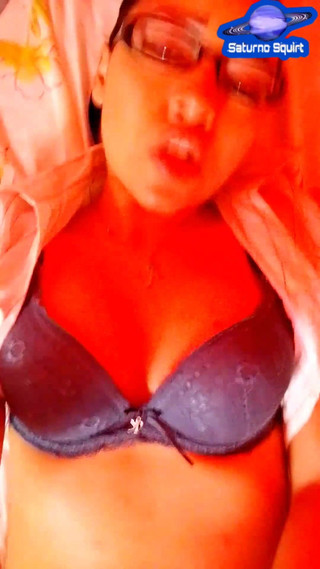 Saturno Squirt: Ženatý Squirt Squirt šuká svého nadaného 18letého studenta v červeném pokoji, zatímco hodně...