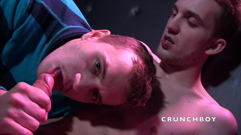 Gaybareback: Theo dipergunakan mentah oleh blonde atas Eden