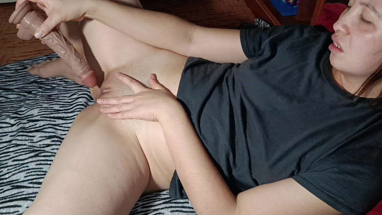 OniSoi: Mamă sexy coreeană singură cu un vibrator