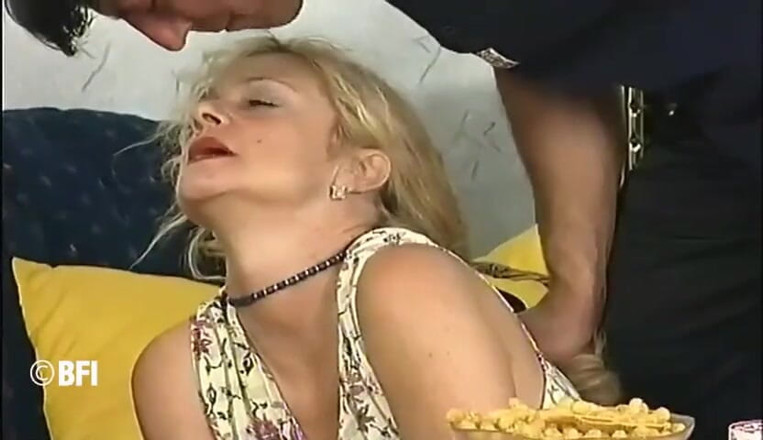 Hardcore slave sex: ผู้หญิงผมบลอนด์ โดนเจ้านายลงโทษ