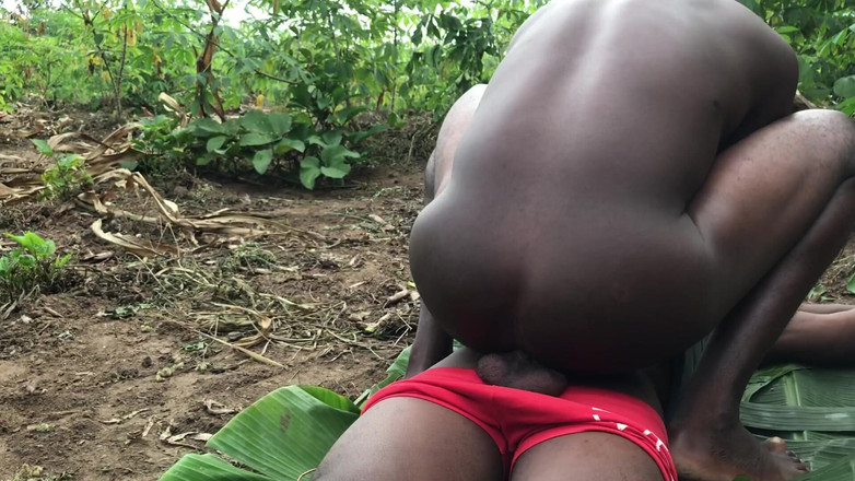 Africans men: 和我最好的朋友在粗糙地板上做爱