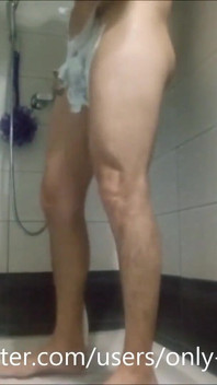 Schwanz rasieren und arschloch in der dusche
