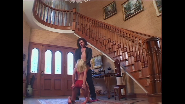 RATATATA!: 希拉里·斯科特：在楼梯上狠狠地操我屁股，别浪费时间