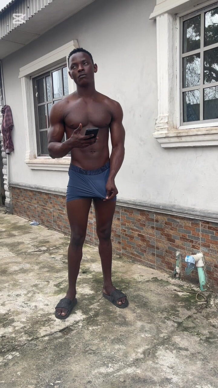 IronAsgard: Iubitul masturbează