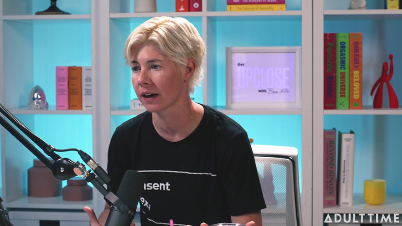 Adult Time Podcast: Pameran Lilly Bell, Sexting , &amp; Pemerkasaan | Podcast Masa Dewasa