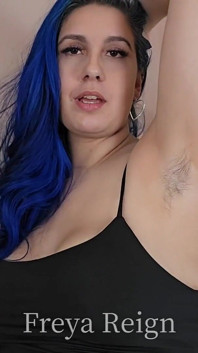 Arrapati alle richieste della tua fidanzata monella: attività degradanti, findom, sudore e ascella feticcio