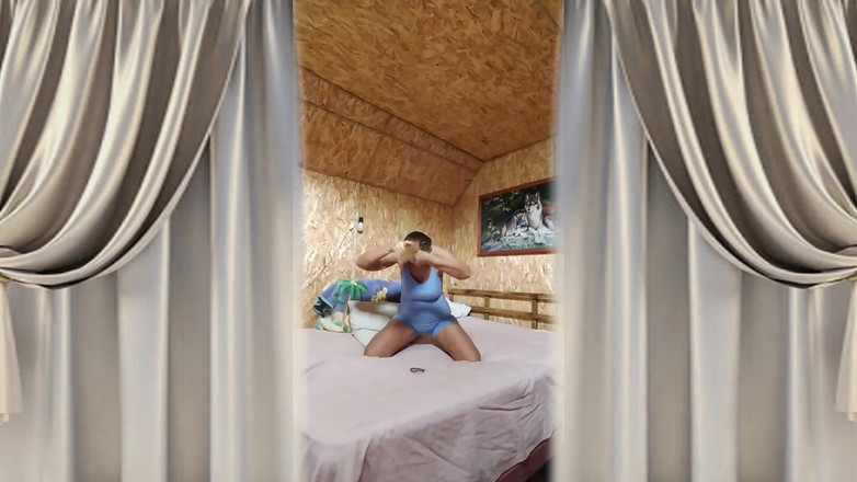 Lukerya: 热辣的家庭主妇lukerya迎接新的一天