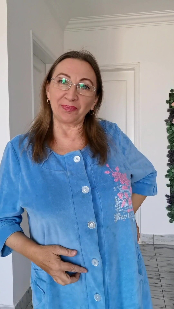 MariaOld: बड़े स्तनों वाली नानी सौतेले पोते को बहकाती है. रोल-प्ले।
