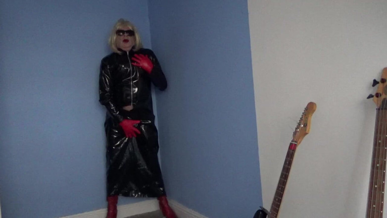 Leather Kirsten: Travieso en pvc y cuero
