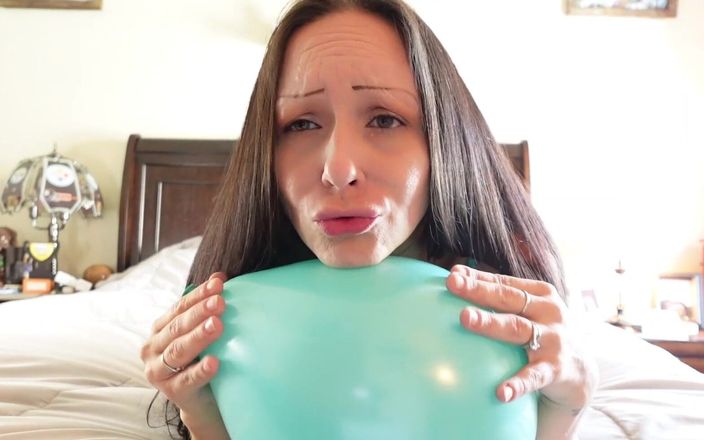 Raven Willow: Les sons de ballon me rendent excitée