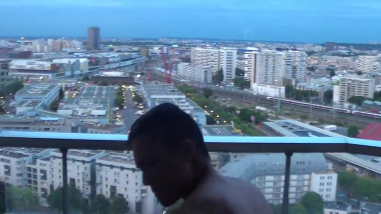 Gaybareback: O curvă asiatică futută fără prezervativ în Exhib Paris de Max...