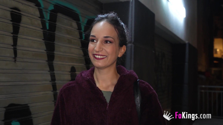 FAKings: Rebeka Rock le enseña a un joven lo que una...