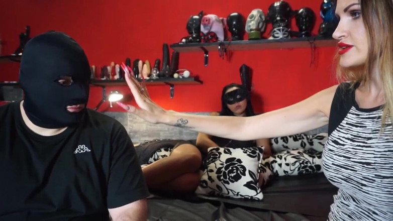 Lady Mesmeratrix Official: Submisivní muž přinutil lízat nohu