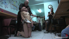Public Disgrace by Kink: Quente amadora fodida em lanchonete e feita para dar bj's...